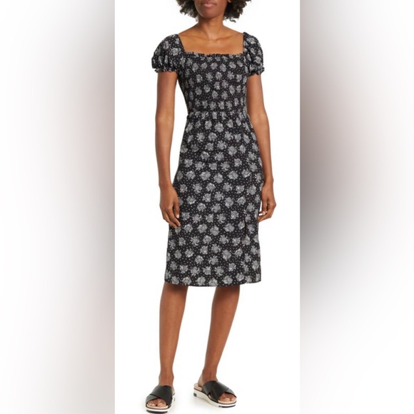 Melrose and Market Dresses & Skirts - Melrose And Market Black & White Puff Sleeve Smocked Midi Dress Size S (4-6) NWT